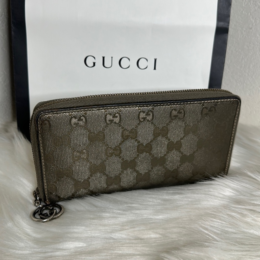 💯Authentic Gucci Zipped Long Wallet 🍀